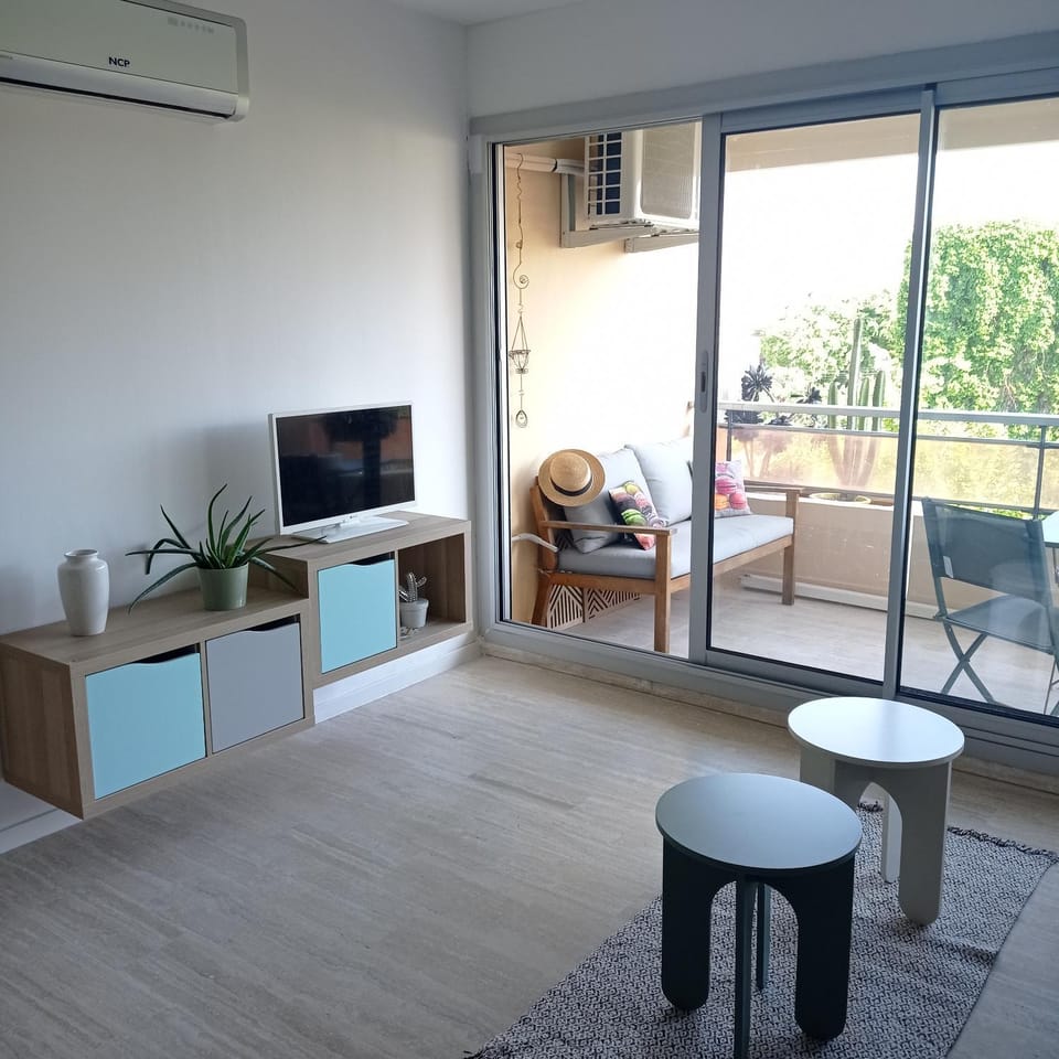TV and multimedia, Balcony/Terrace, Living room, Seating area