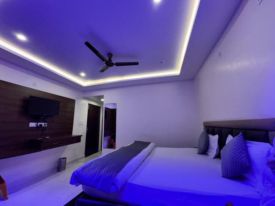 Tourist pure veg Hotel And Restaurant Hotel in Uttarakhand