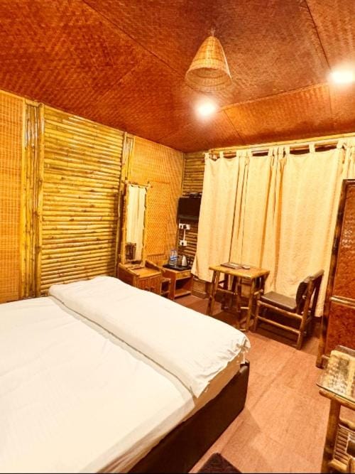 Tourist pure veg Hotel And Restaurant Hotel in Uttarakhand