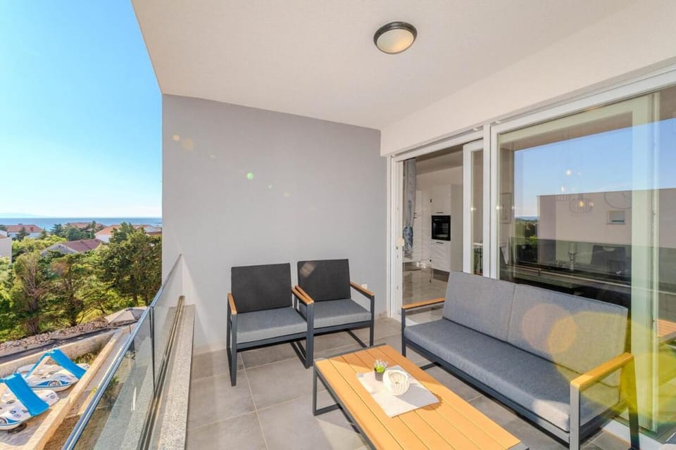 Mirjana new city central apartments with a pool Apartment in Novalja