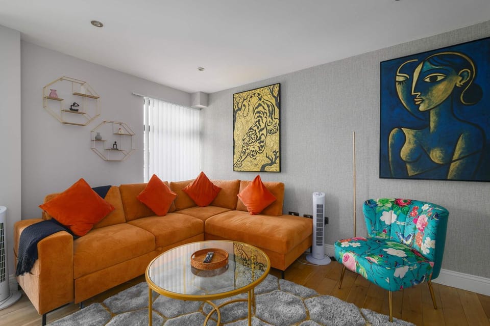 Living room, Decorative detail, Seating area, internet