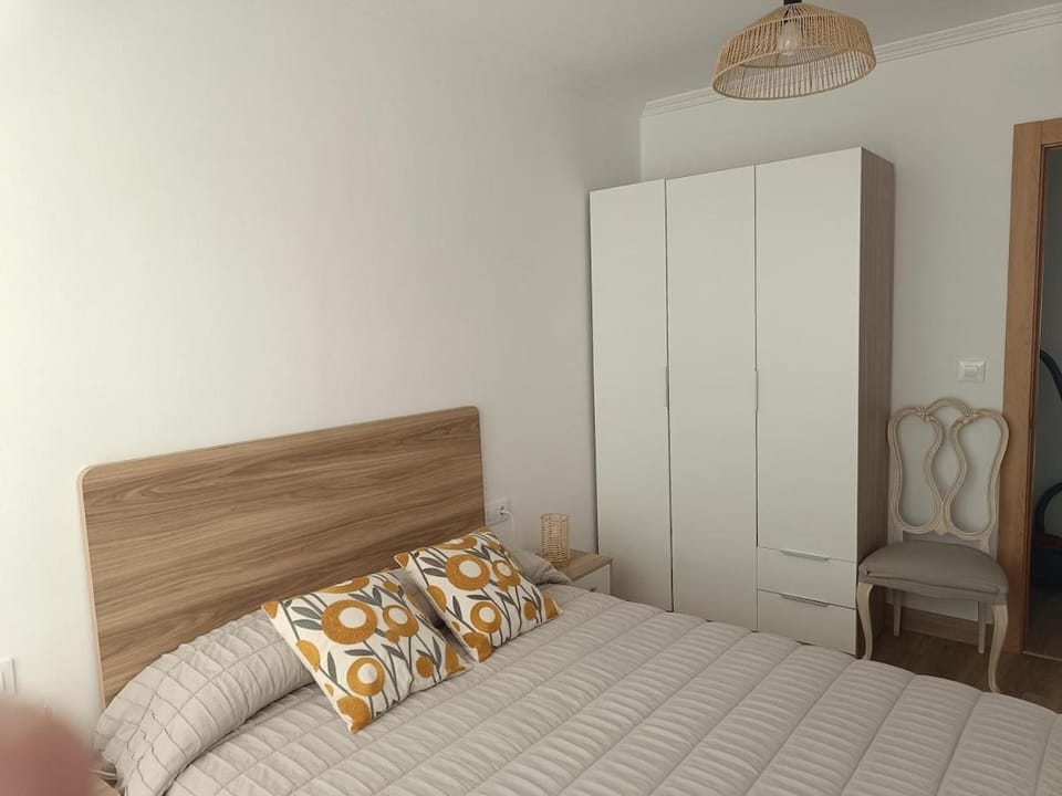 Bed, Photo of the whole room, Bedroom, wardrobe