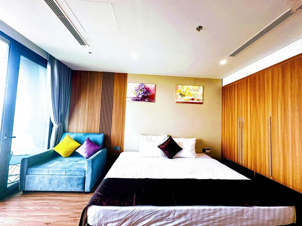 Bed, Living room, Photo of the whole room