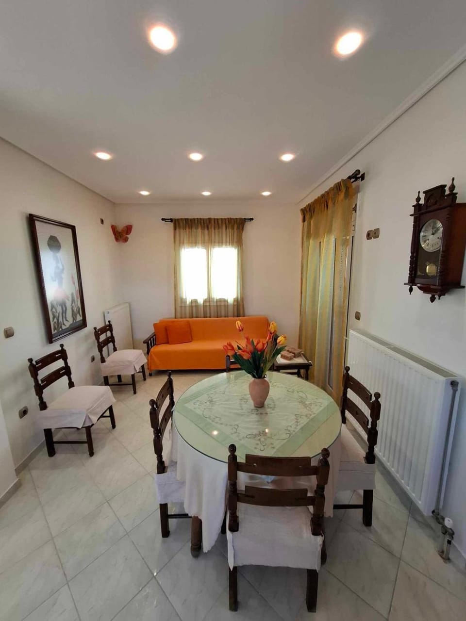 Seating area, Dining area