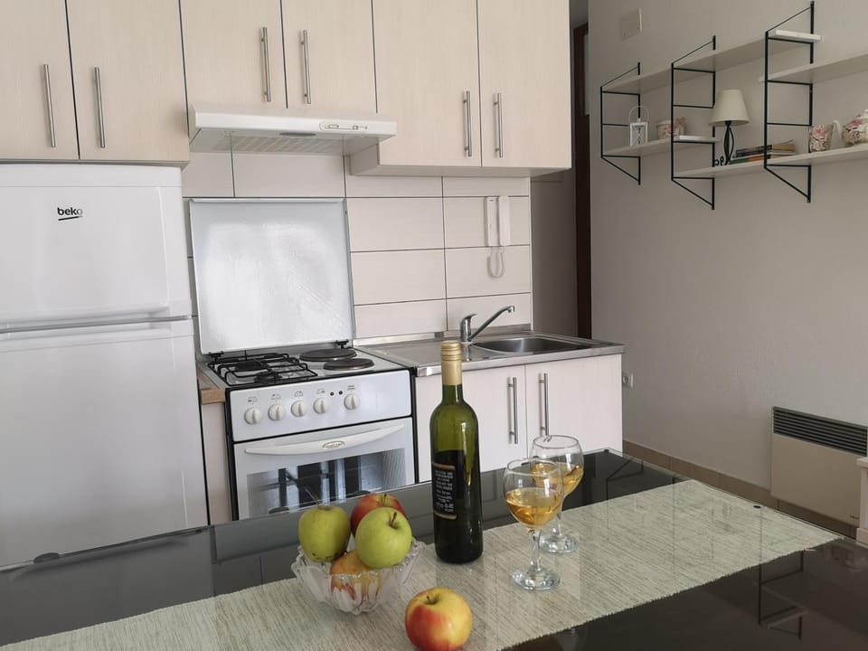 Kitchen or kitchenette, oven, stove