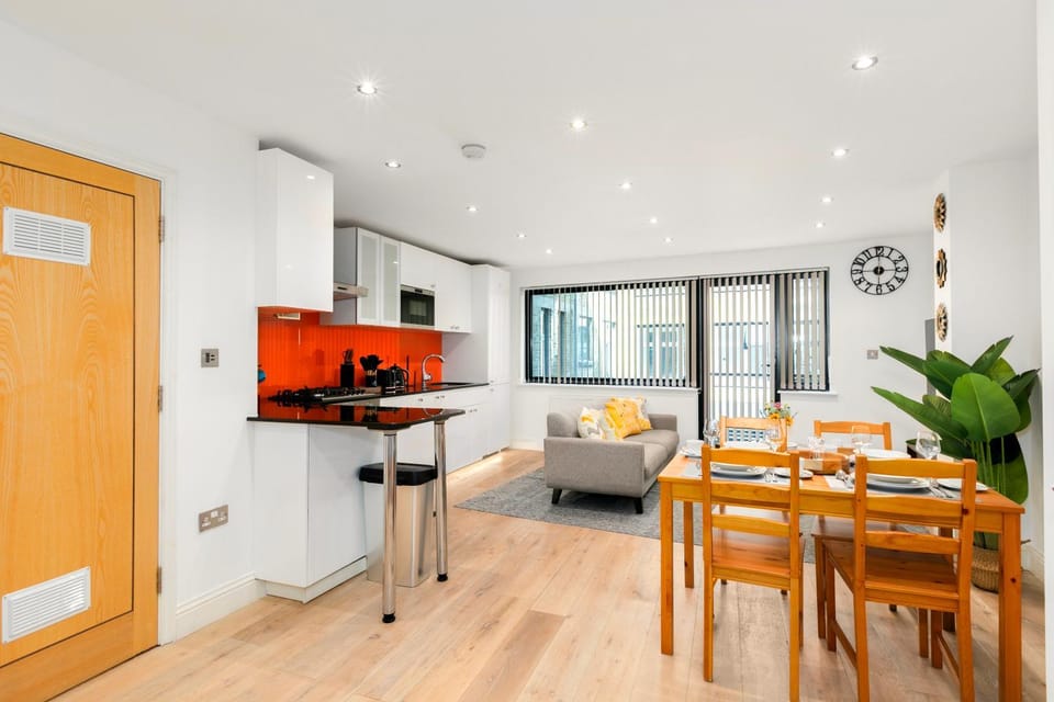 TV and multimedia, Living room, Photo of the whole room, Decorative detail, Seating area, Dining area, heating, internet, kitchen