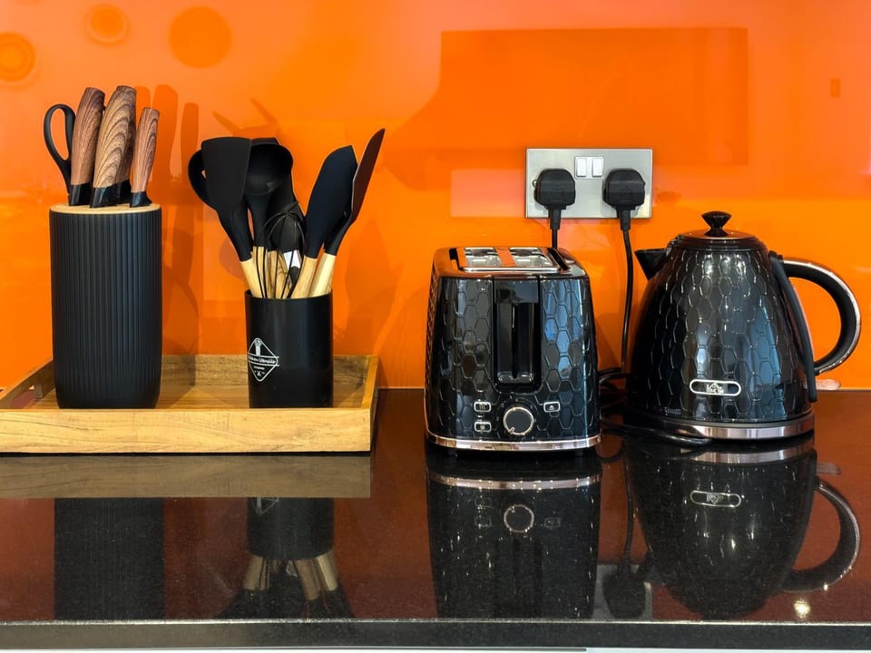 Coffee/tea facilities, toaster, kitchen