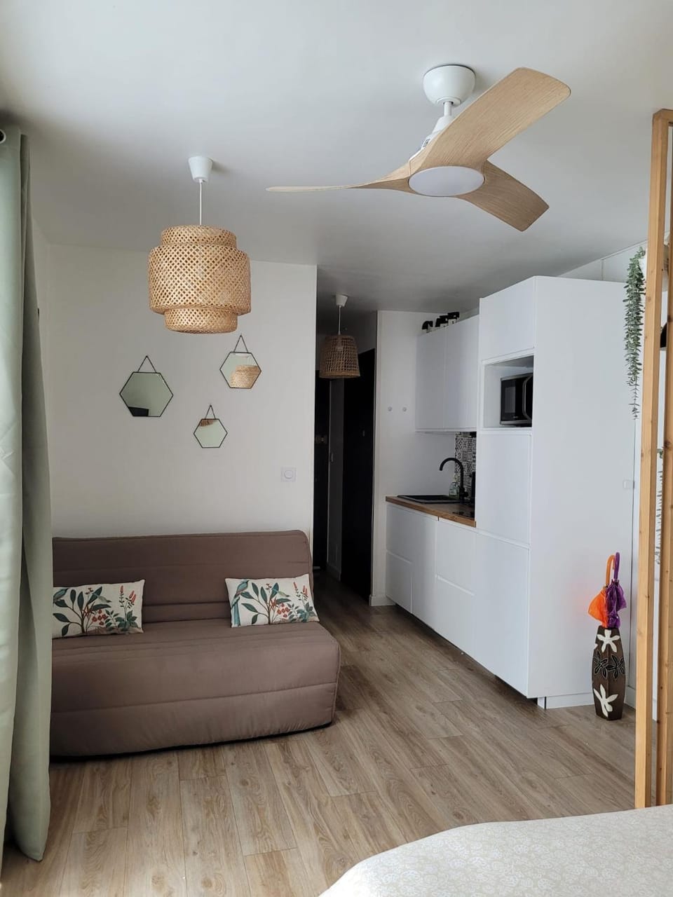Kitchen or kitchenette, Living room