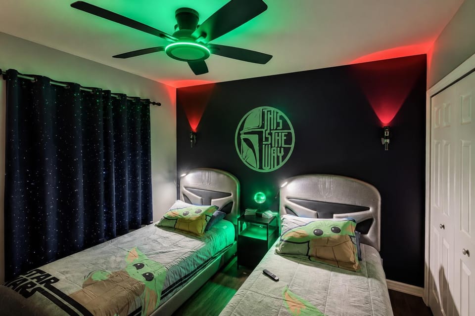 Disney & Star Wars Townhome Regal Palms Resort House in Four Corners