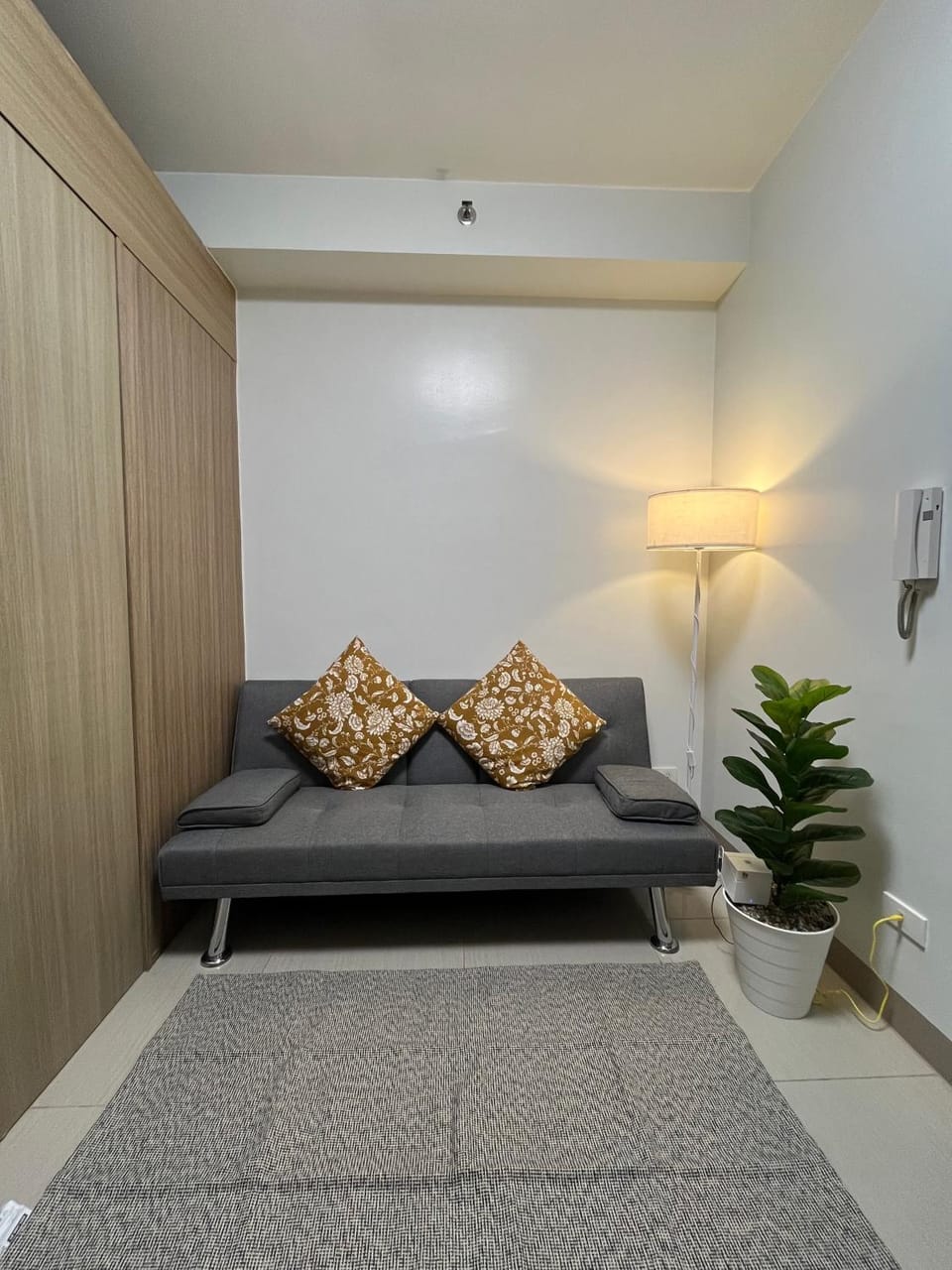Apartment with balcony near in Mall of Asia located in Shore1 and 2 Residences Apartment hotel in Pasay