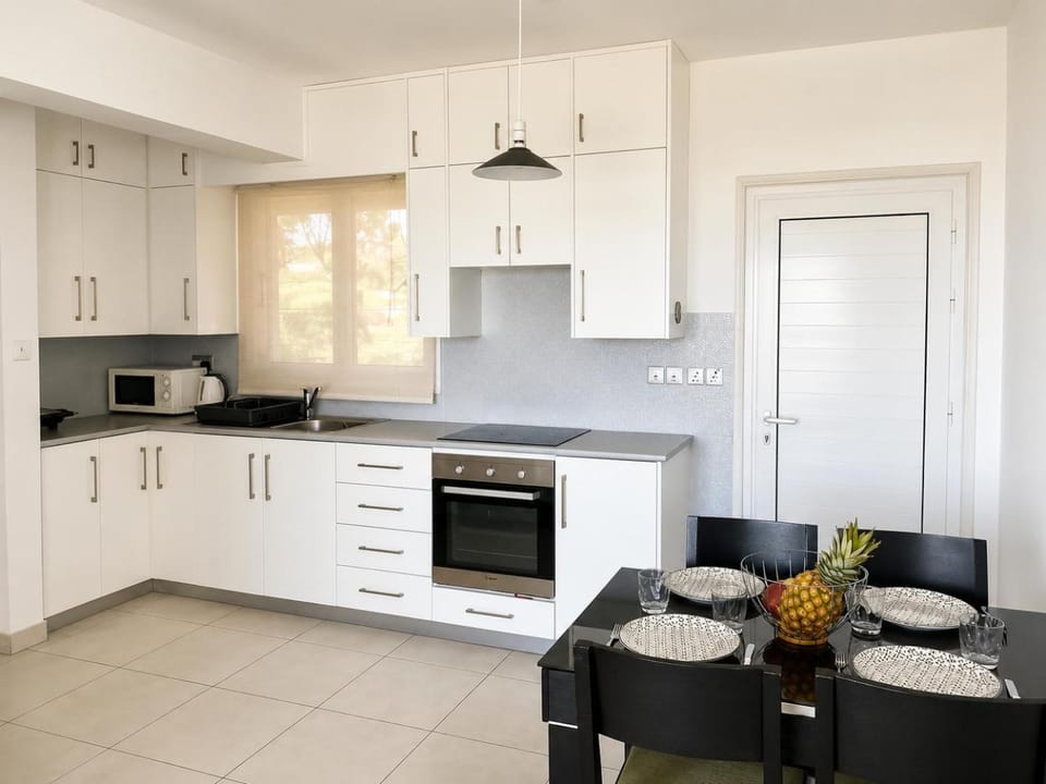 Beach Breeze Bliss - A Radiant Coastal Apartment Apartment in Protaras