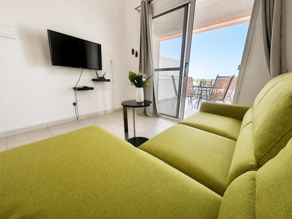Beach Breeze Bliss - A Radiant Coastal Apartment Apartment in Protaras