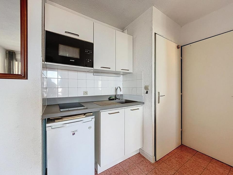 Kitchen or kitchenette, stove