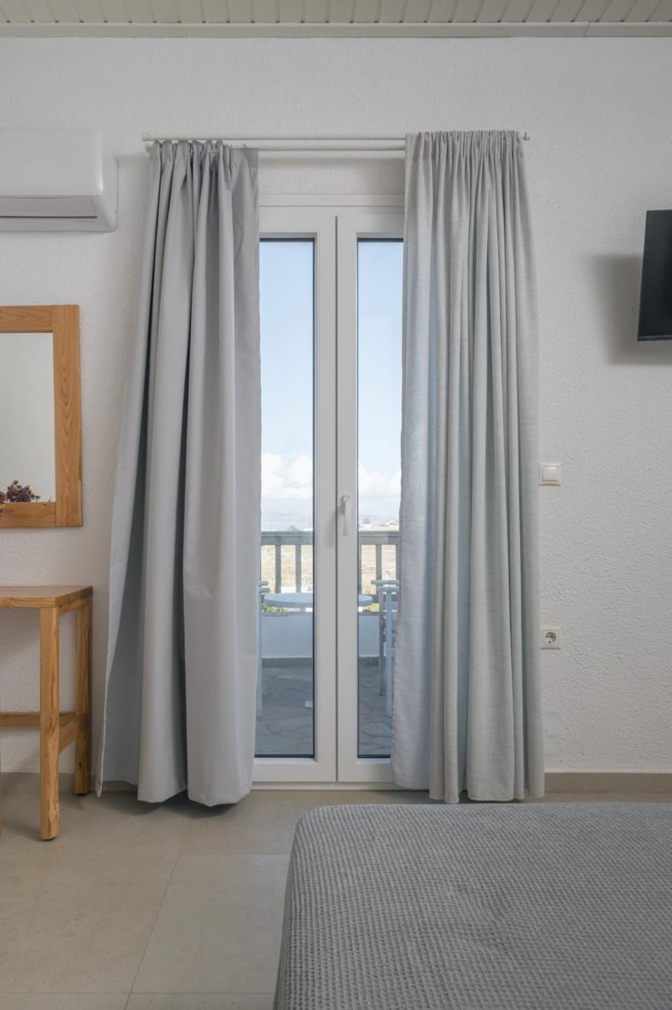 TV and multimedia, Photo of the whole room, Bedroom