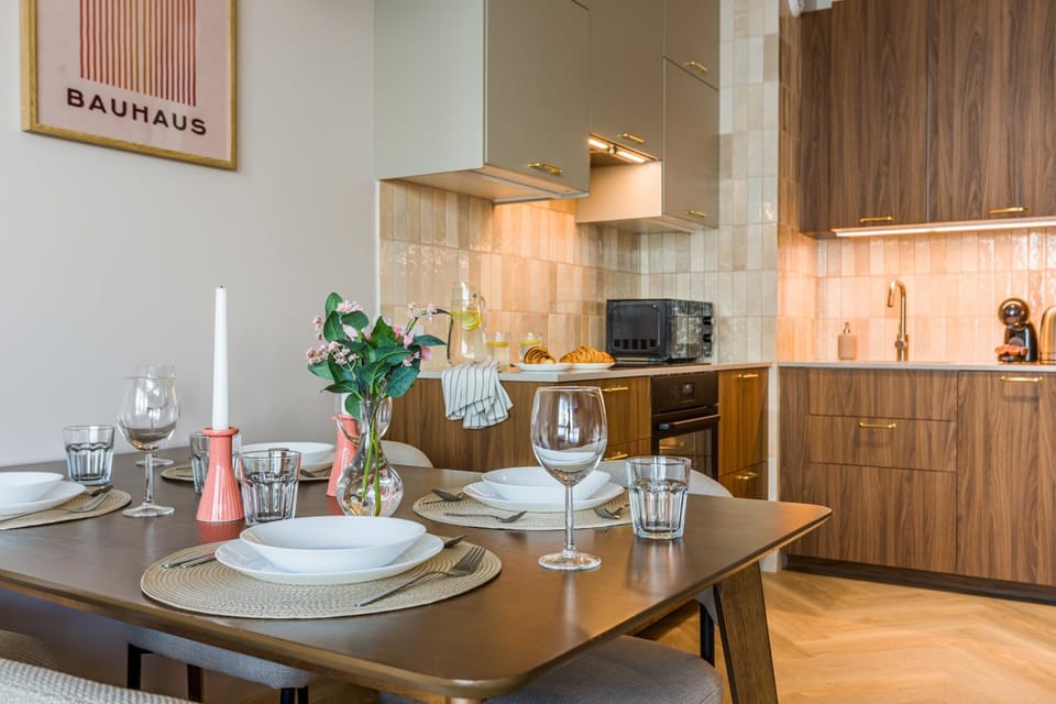 Kitchen or kitchenette, Dining area
