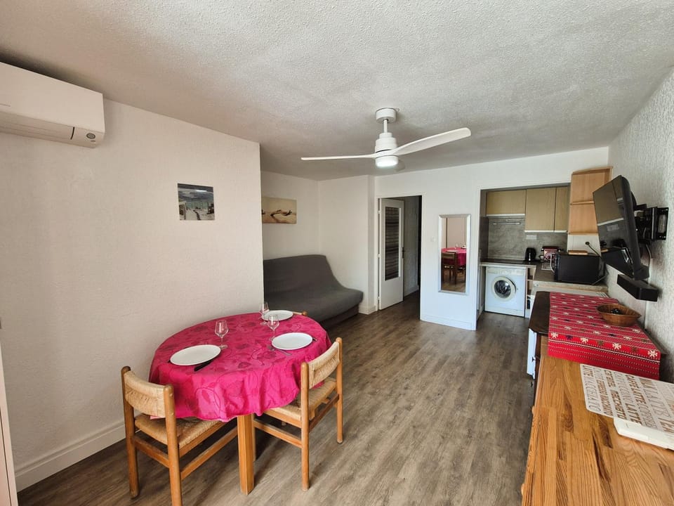 Joli studio à 350 m de la plage de Saint Asile, tout à pied. Apartment in French Riviera