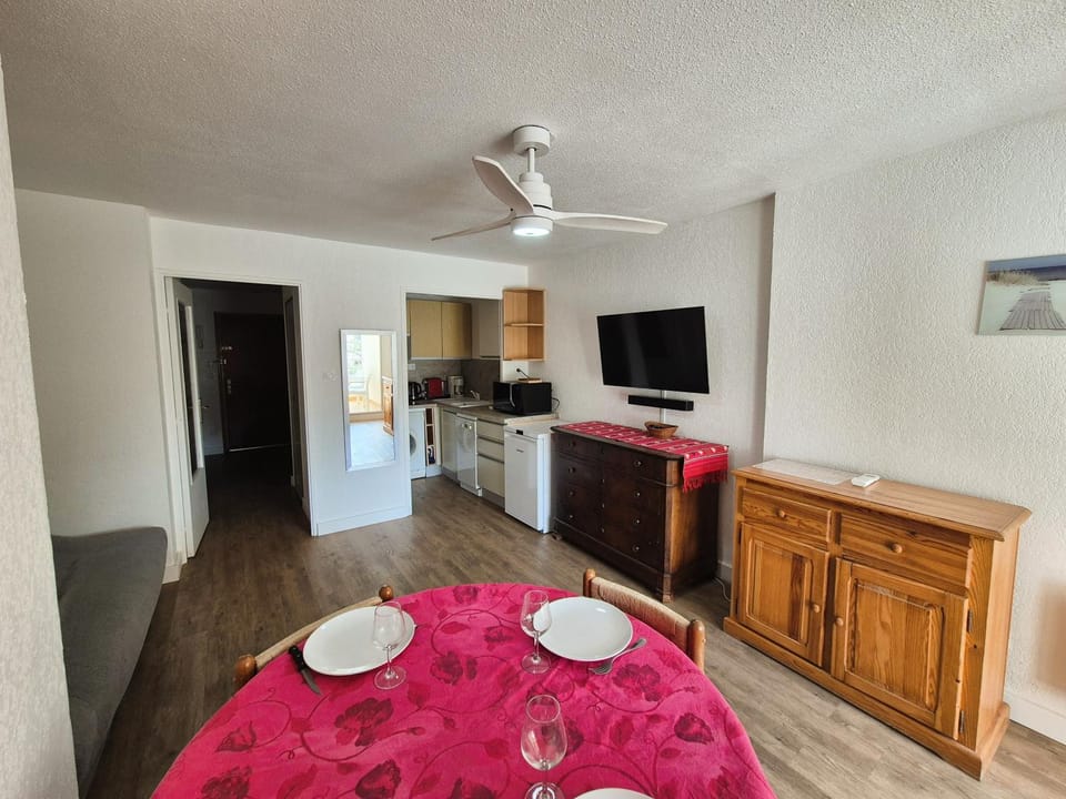 Joli studio à 350 m de la plage de Saint Asile, tout à pied. Apartment in French Riviera