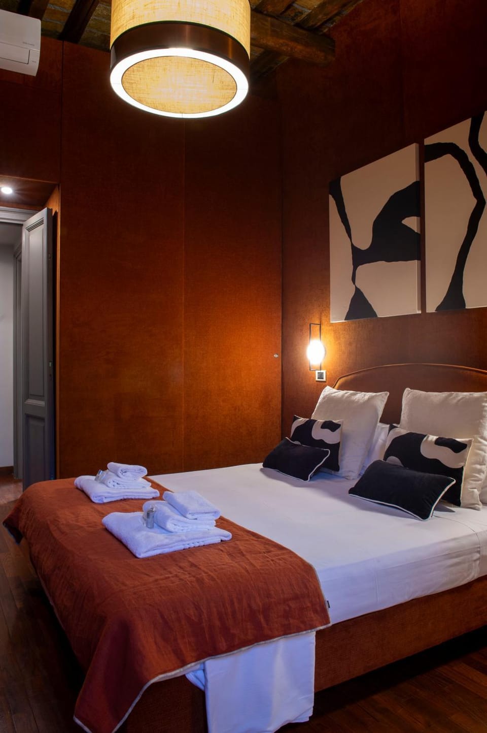 Bed, Photo of the whole room, Bedroom, towels, wardrobe, air conditioner