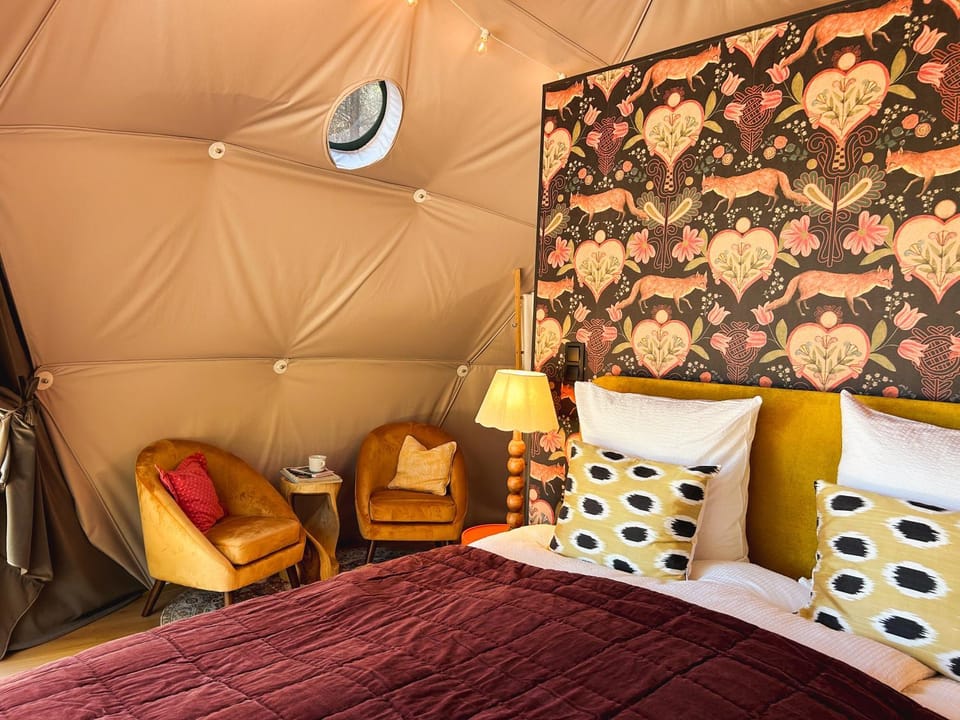 Bed, Living room, Seating area, Bedroom