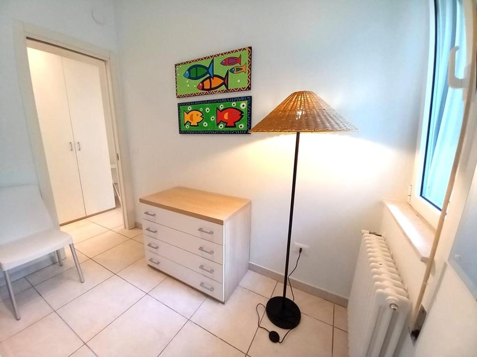 Bedroom, locker