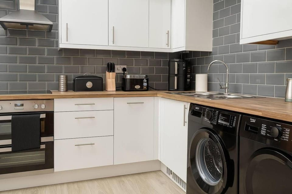 Coffee/tea facilities, washing machine, dryer, kitchen