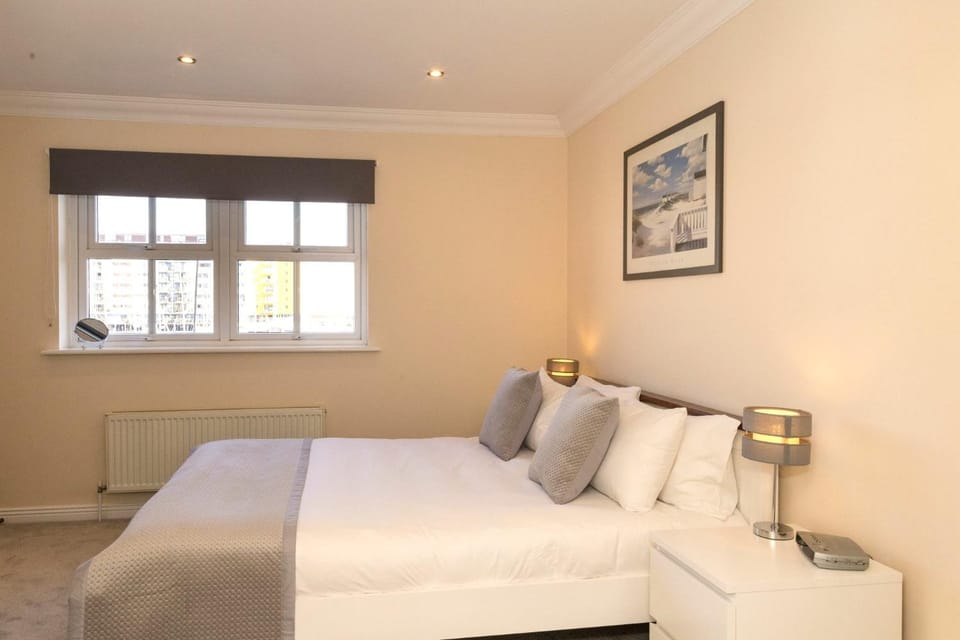 Quayside - family friendly waterside home House in Eastbourne