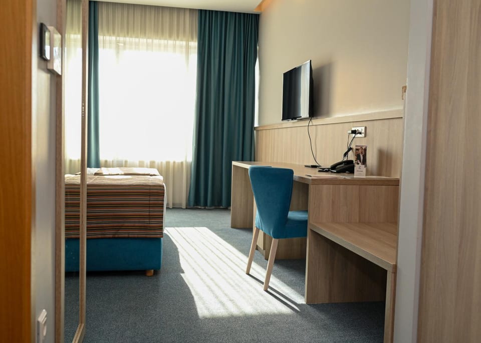 TV and multimedia, Text overlay, safe