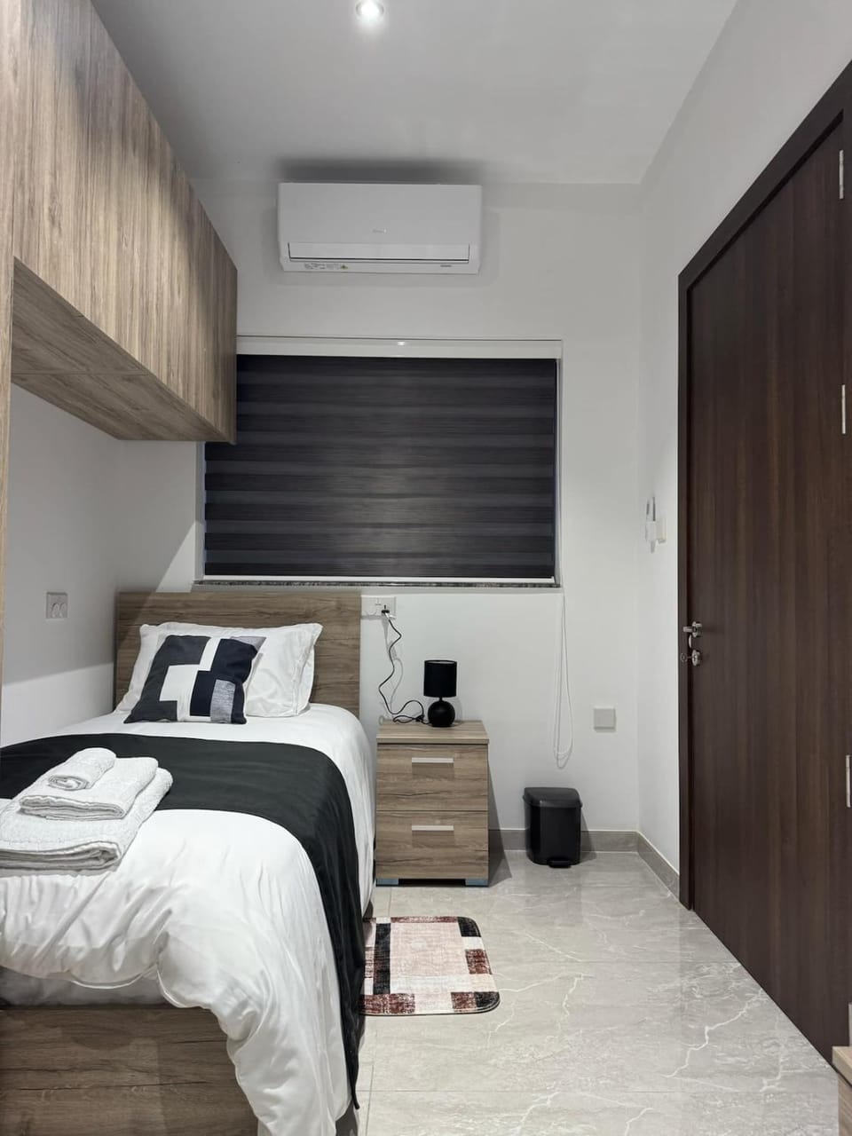 Bedroom, wardrobe, air conditioner