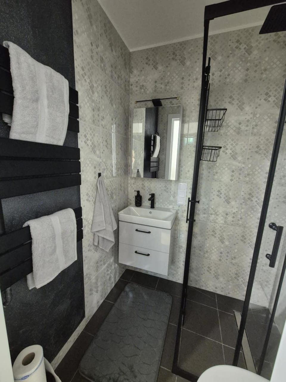 Shower, towels