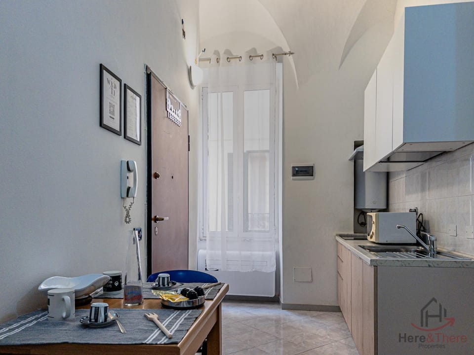 Kitchen or kitchenette, Dining area, stove