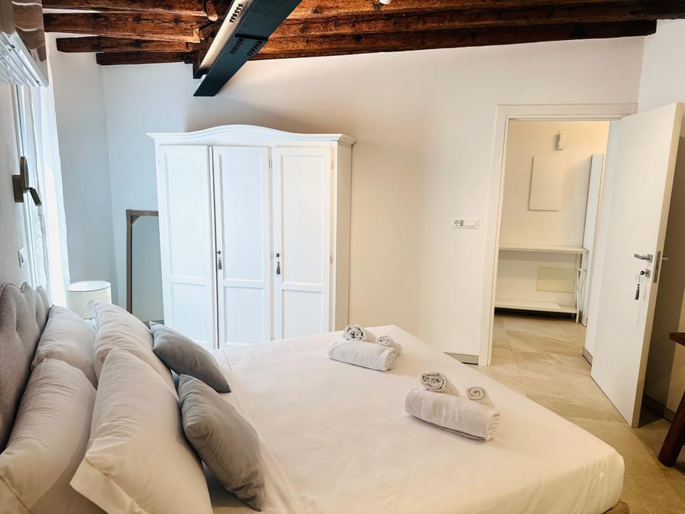 Bed, Photo of the whole room, Bedroom, towels, wardrobe