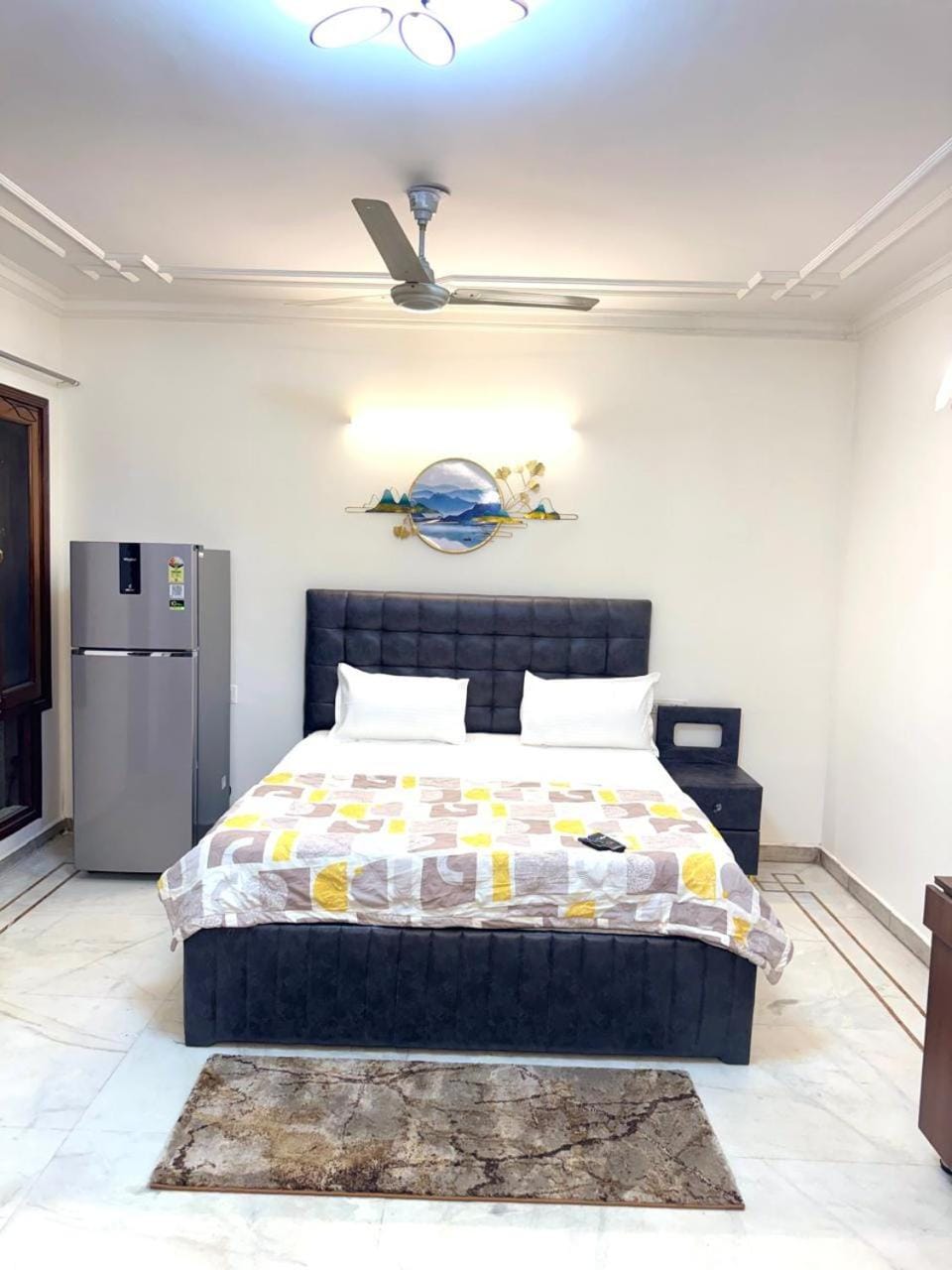 Bed, Photo of the whole room, Bedroom, fireplace, wardrobe