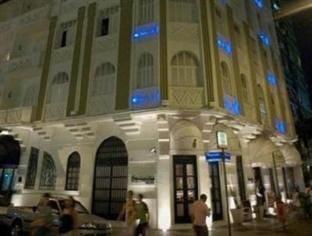 Facade/entrance, Night