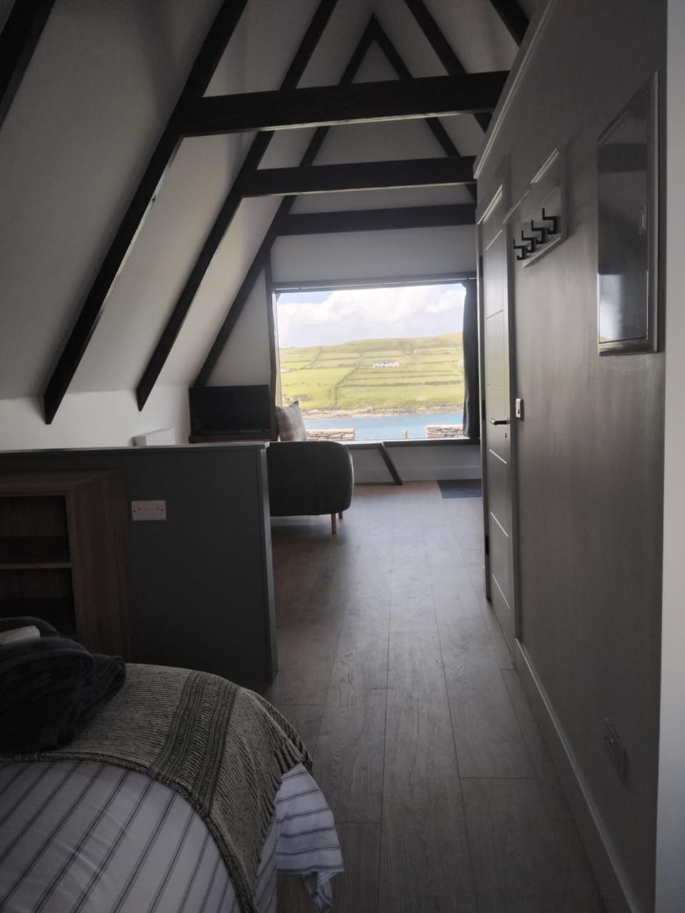 Natural landscape, Photo of the whole room