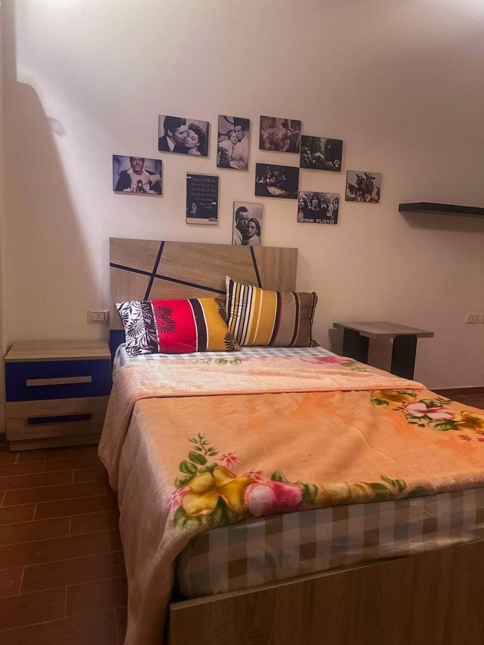 Bed, Living room, Photo of the whole room, Bedroom