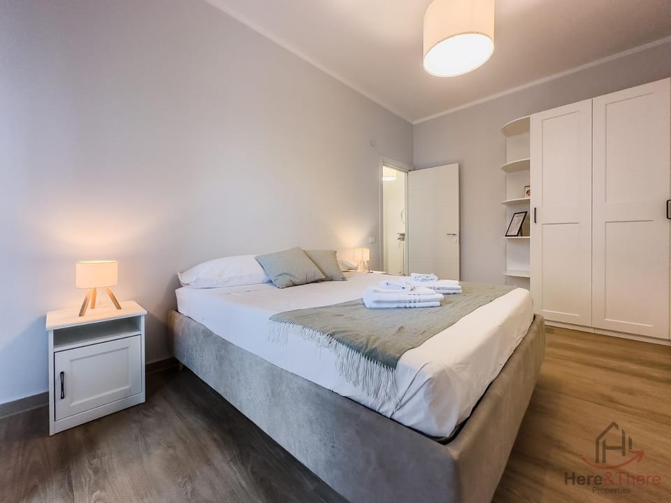 Bed, Bedroom, towels, wardrobe