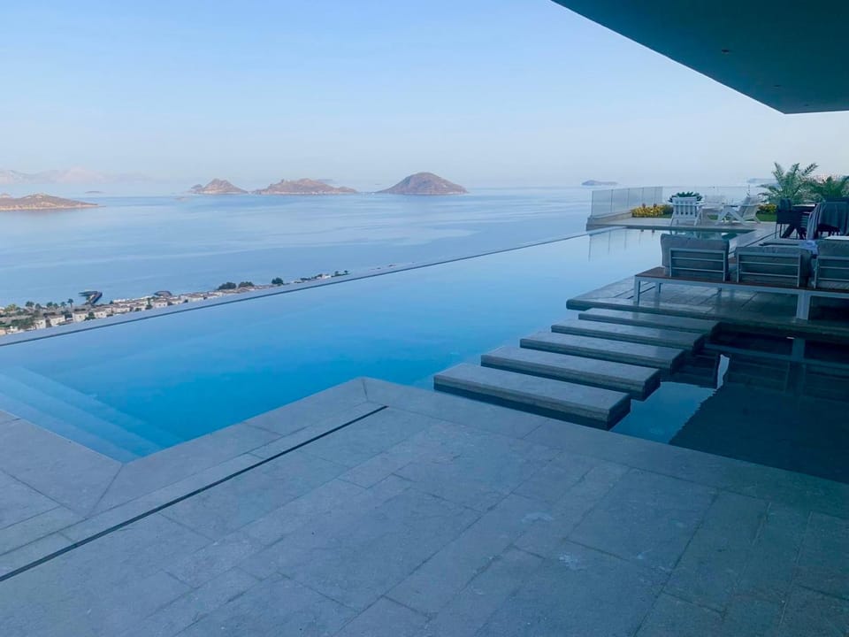 Natural landscape, View (from property/room), Lake view, Pool view, Sea view, Swimming pool