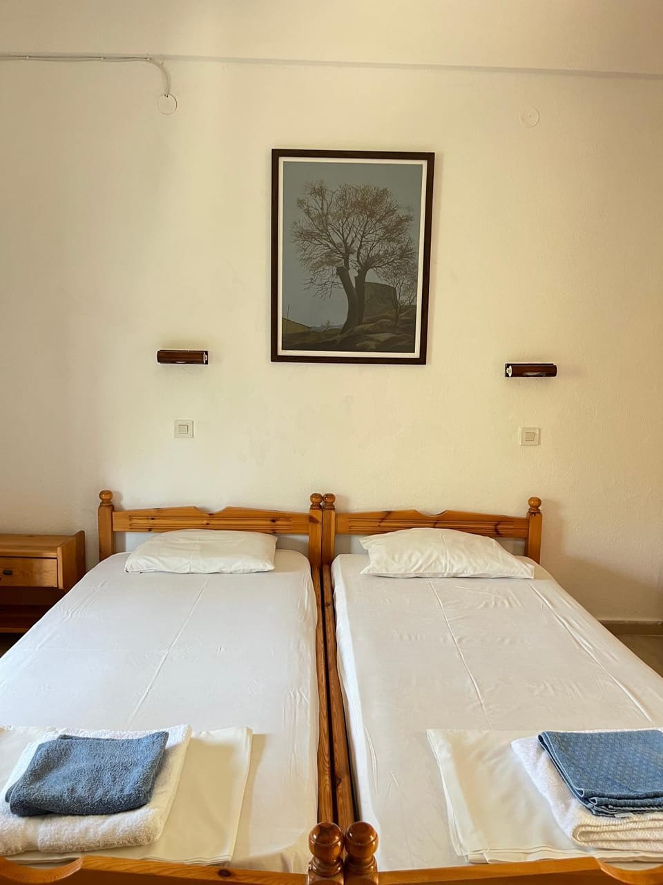 Bed, Bedroom, towels