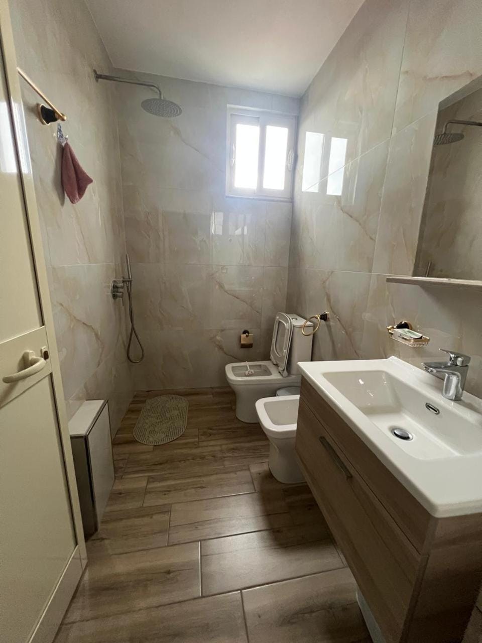 Shower, Toilet, Bathroom, bidet, towels