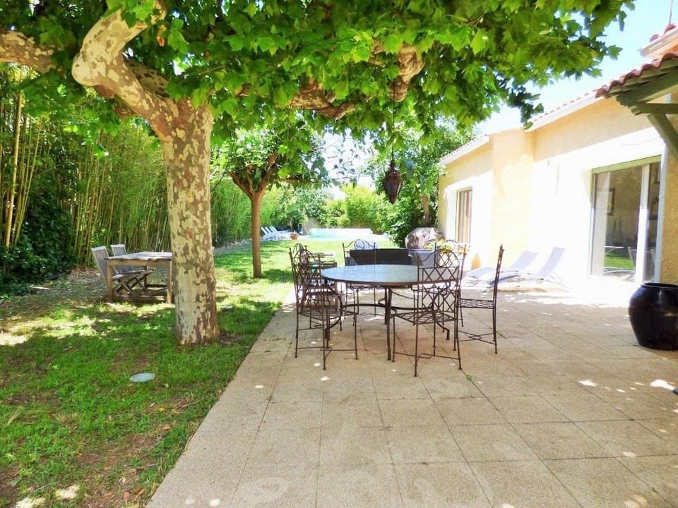 Piscine, plage à pied, WIFI, billard, babyfoot, ping pong, BBQ... Villa in La Seyne-sur-Mer