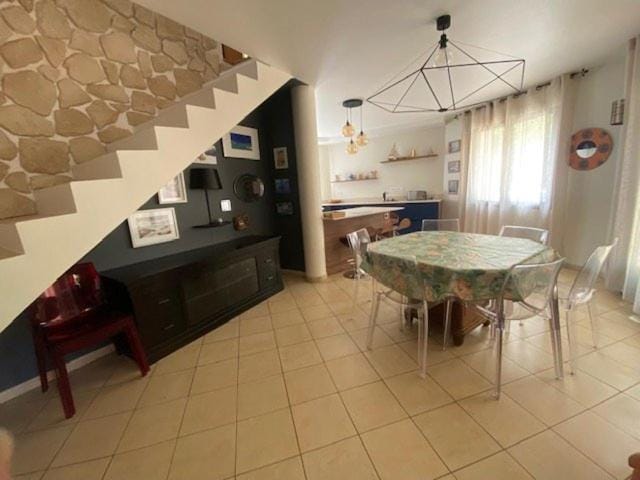 Piscine, plage à pied, WIFI, billard, babyfoot, ping pong, BBQ... Villa in La Seyne-sur-Mer