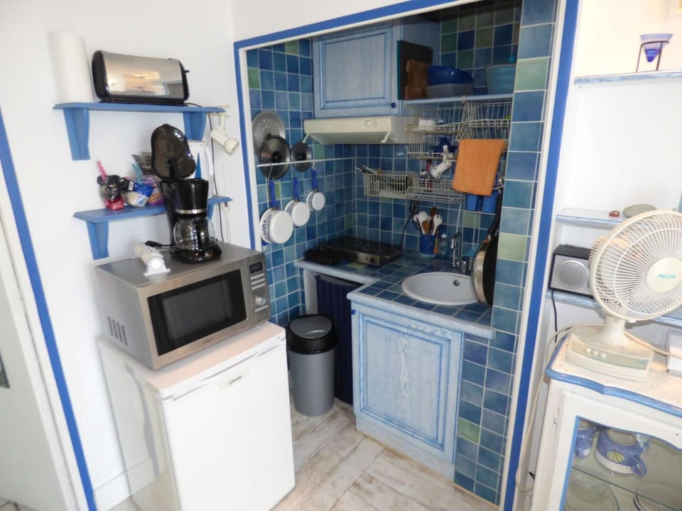 Rare à la location, pieds dans l' eau, pleine vue mer, wifi ... Apartment in La Seyne-sur-Mer