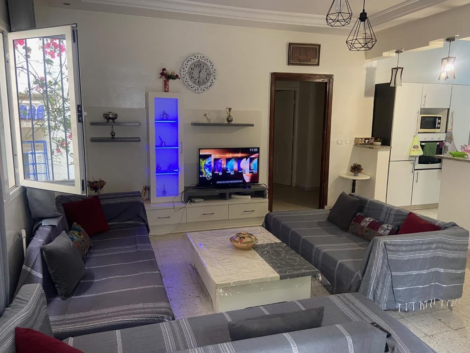 Kitchen or kitchenette, Living room