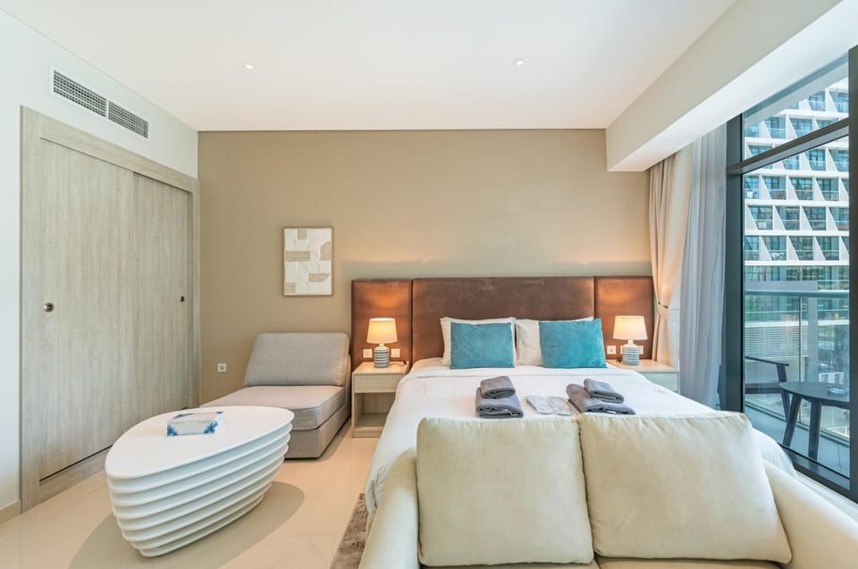 Bed, Photo of the whole room, towels