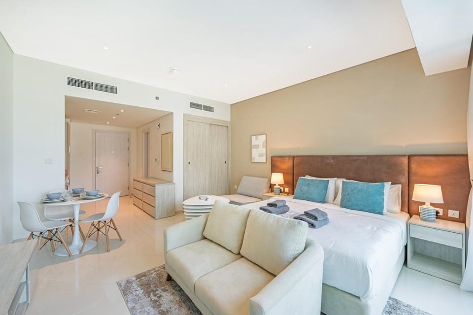 Bed, Photo of the whole room, Dining area