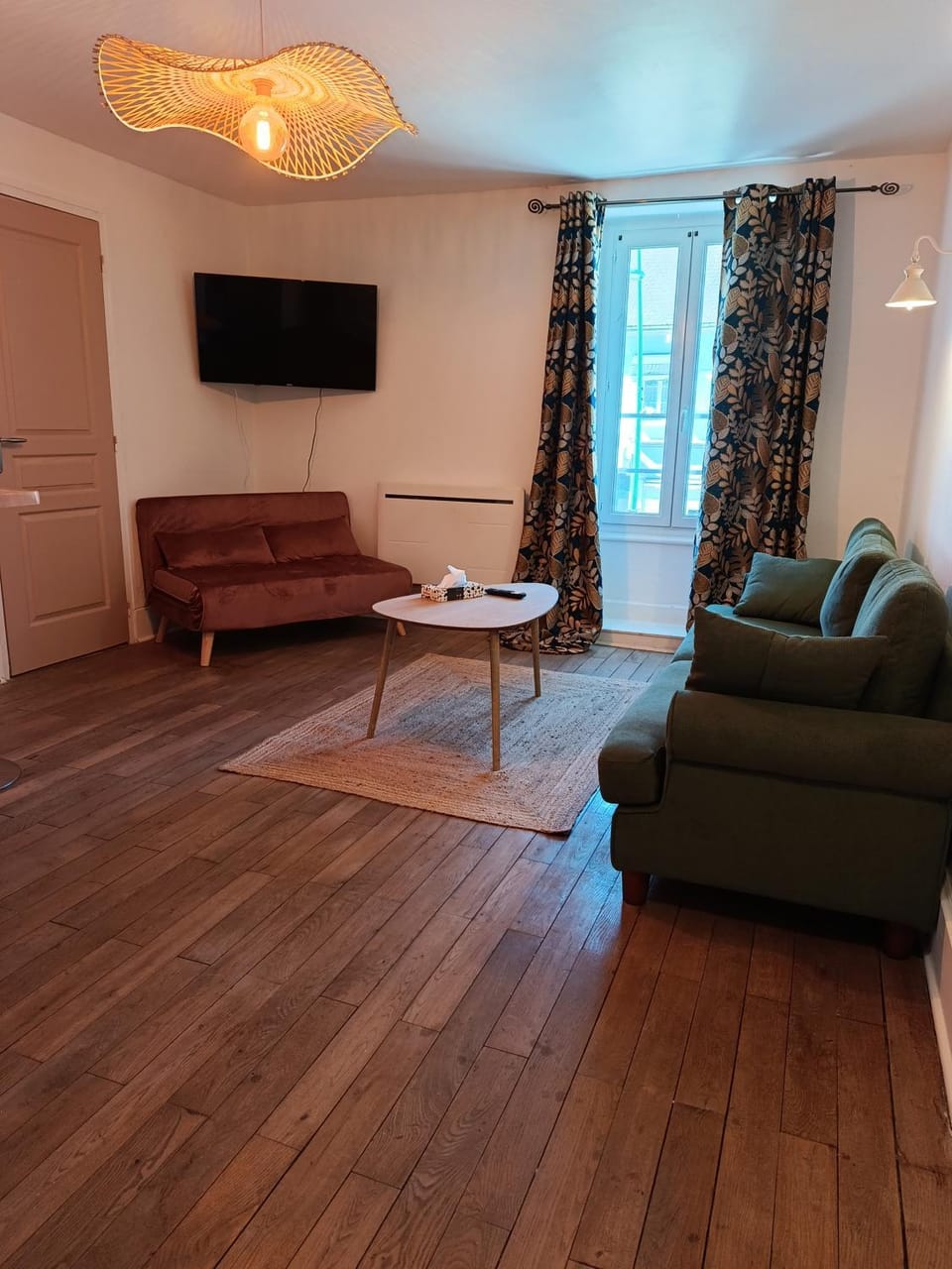 Appartement Refait a neuf avec accès au jardin , local vélo et Wifi Apartment in Bourgogne-Franche-Comté
