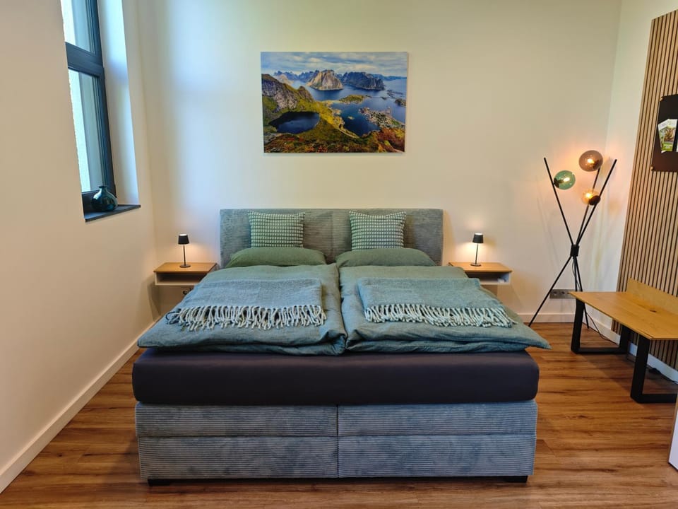 Bed, Living room, Bedroom