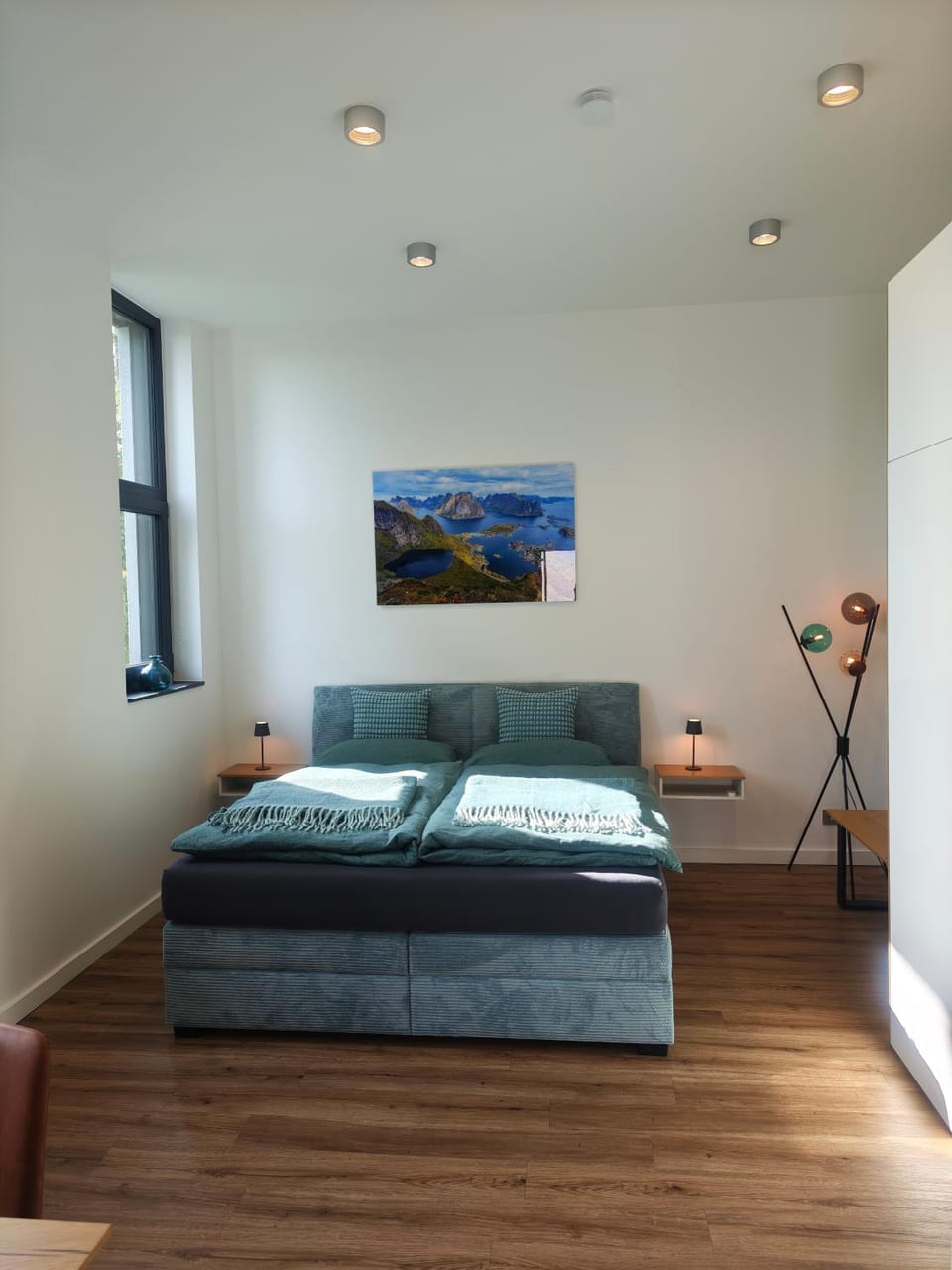 Bed, Living room, Bedroom