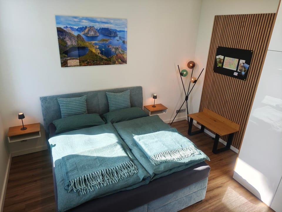 Bed, Living room, Bedroom
