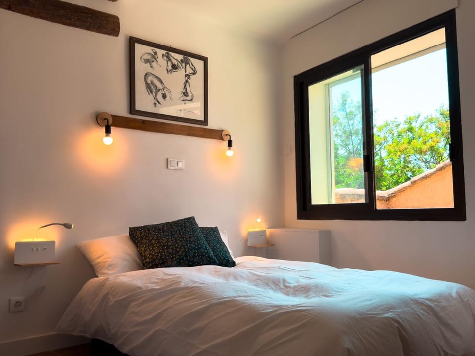 Bed, Bedroom, Garden view